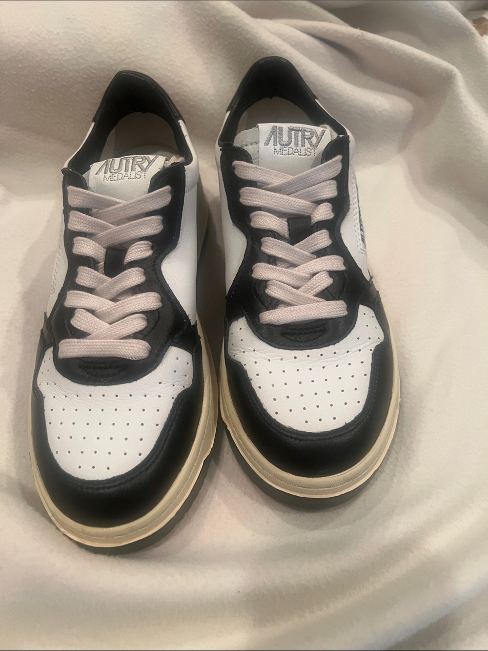 Autry Medalist Women's Leather Sneaker - White & Black